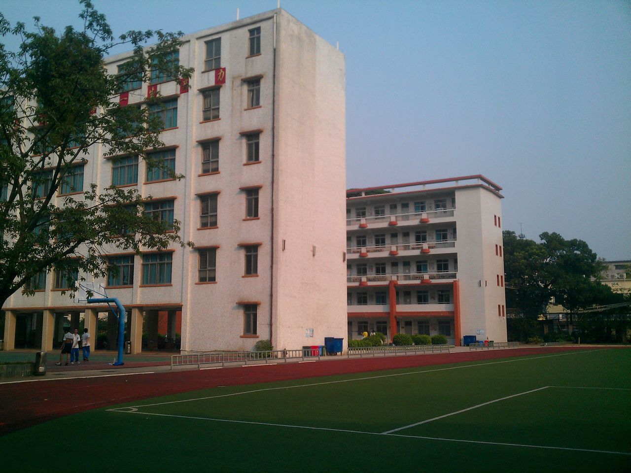 海湾中学校园全景